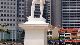 מלונות בSingapore ליד Sir Stamford Raffles Statue