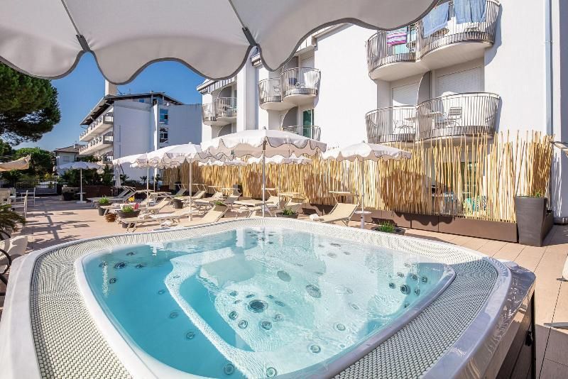 בריכה תמונה