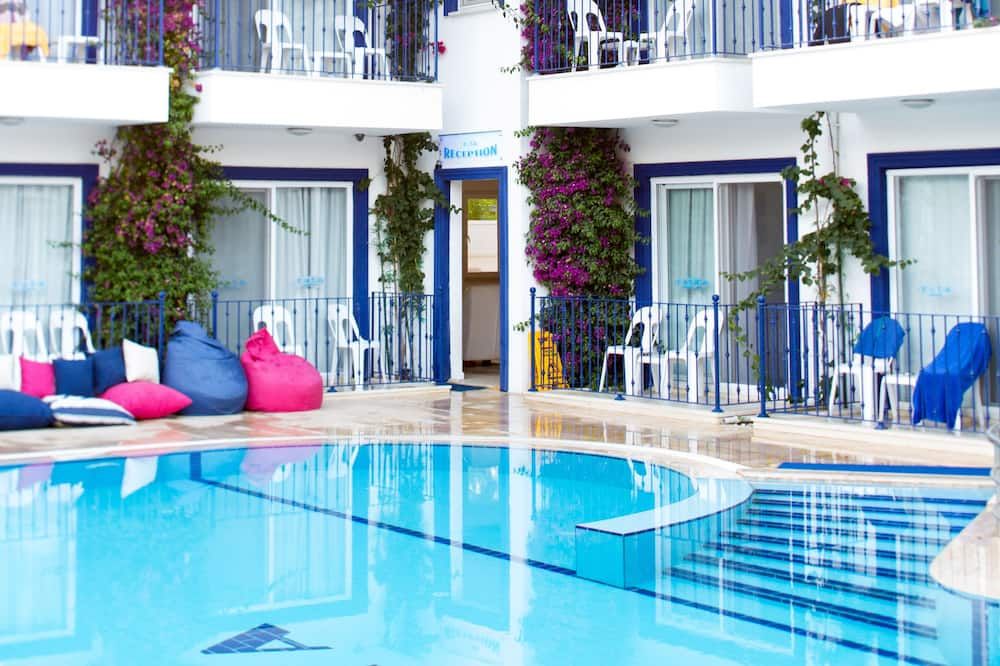 בריכה תמונה