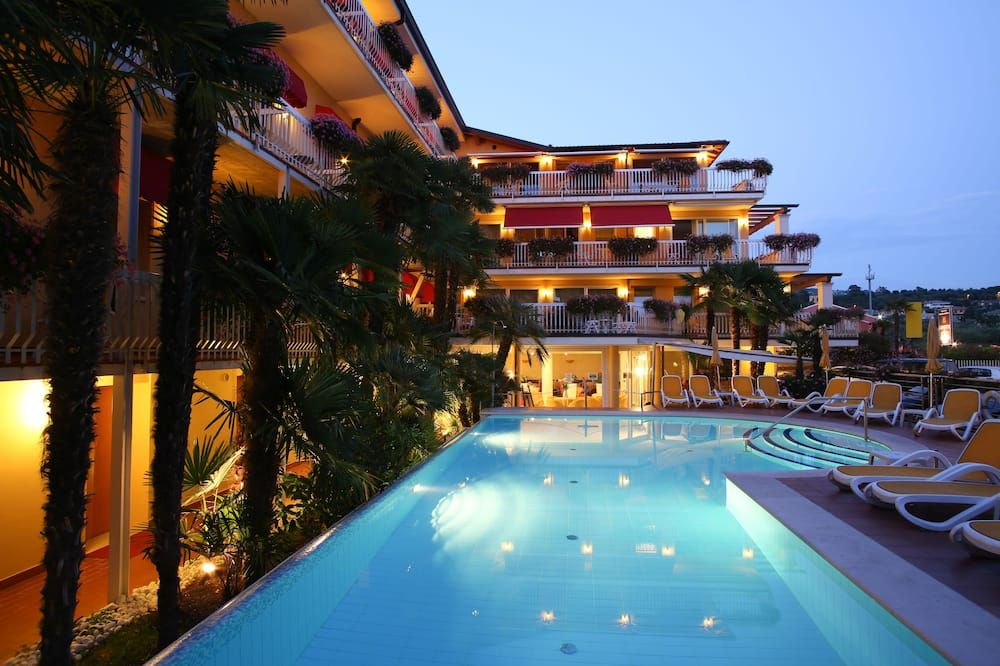 בריכה תמונה