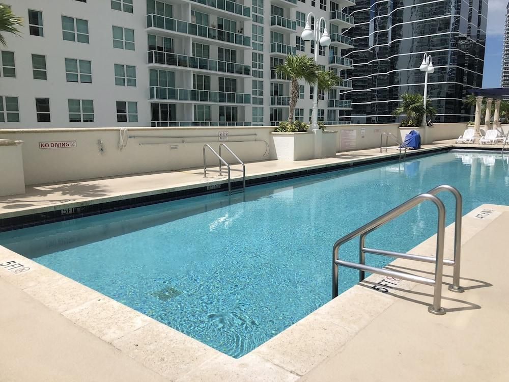 בריכה תמונה