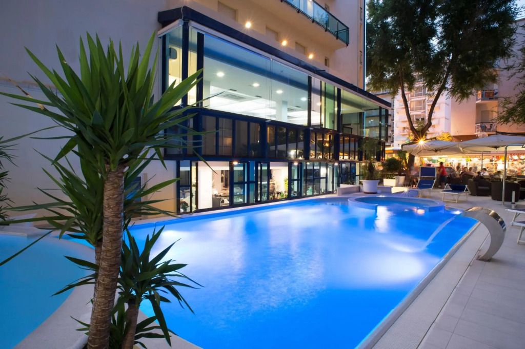 בריכה תמונה