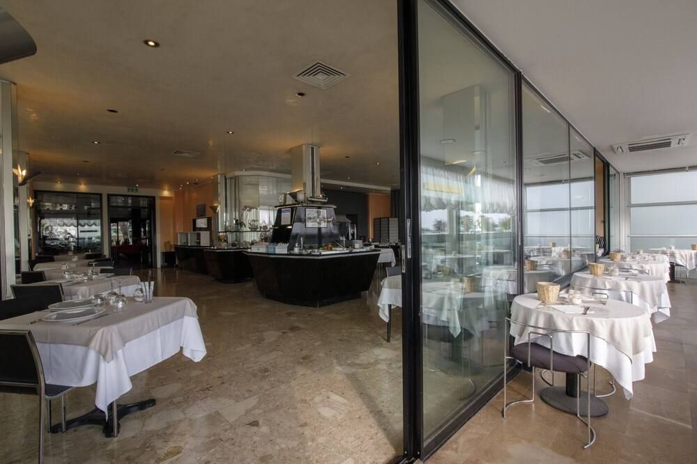 מסעדה תמונה