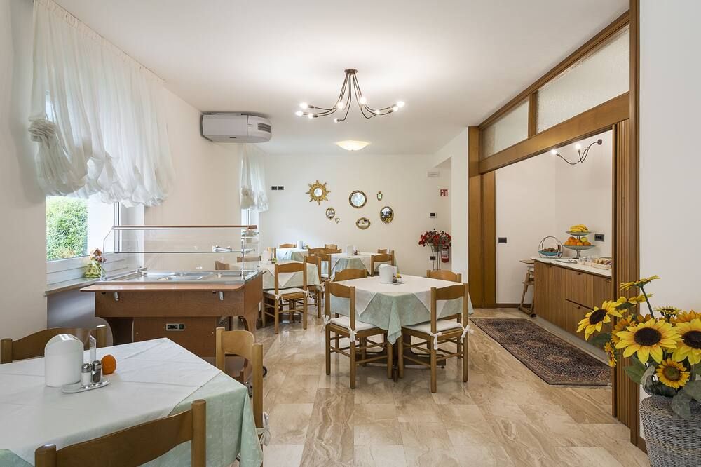 חדר אוכל תמונה