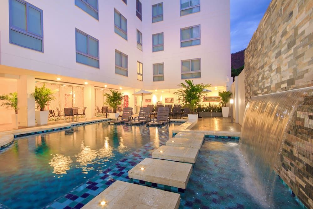 בריכה תמונה