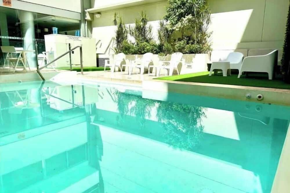 בריכה תמונה