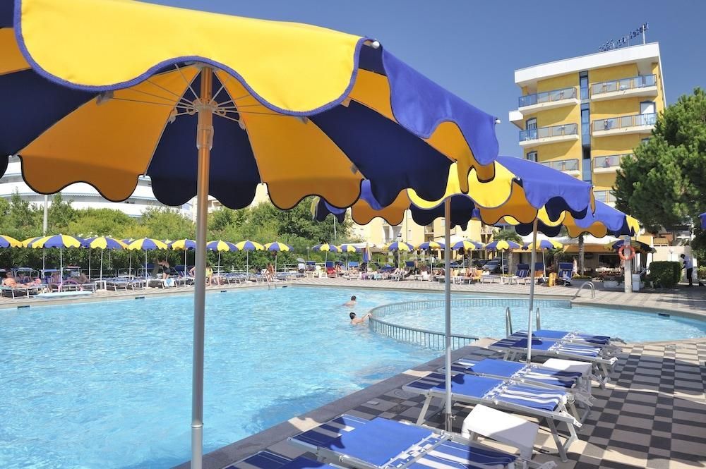 בריכה תמונה