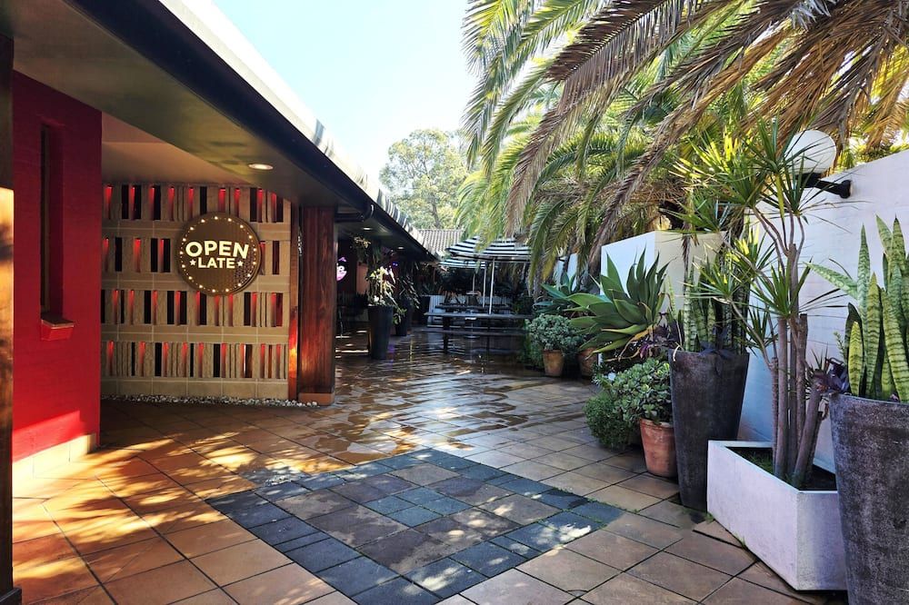 כניסה למלון תמונה