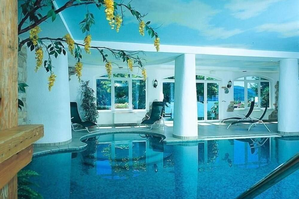 בריכה תמונה