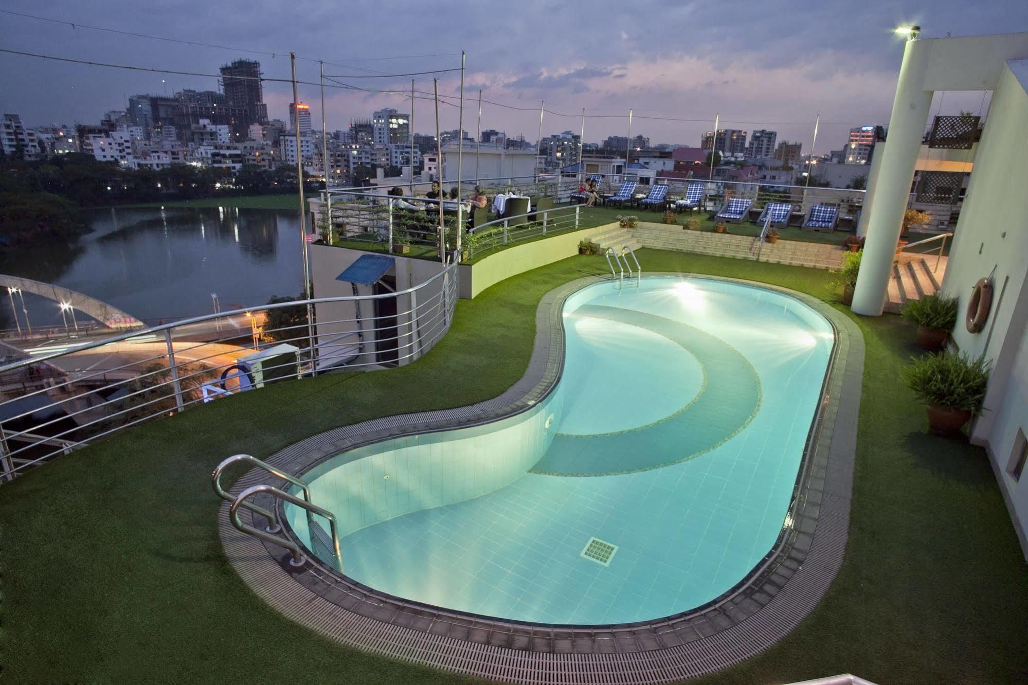 בריכה תמונה