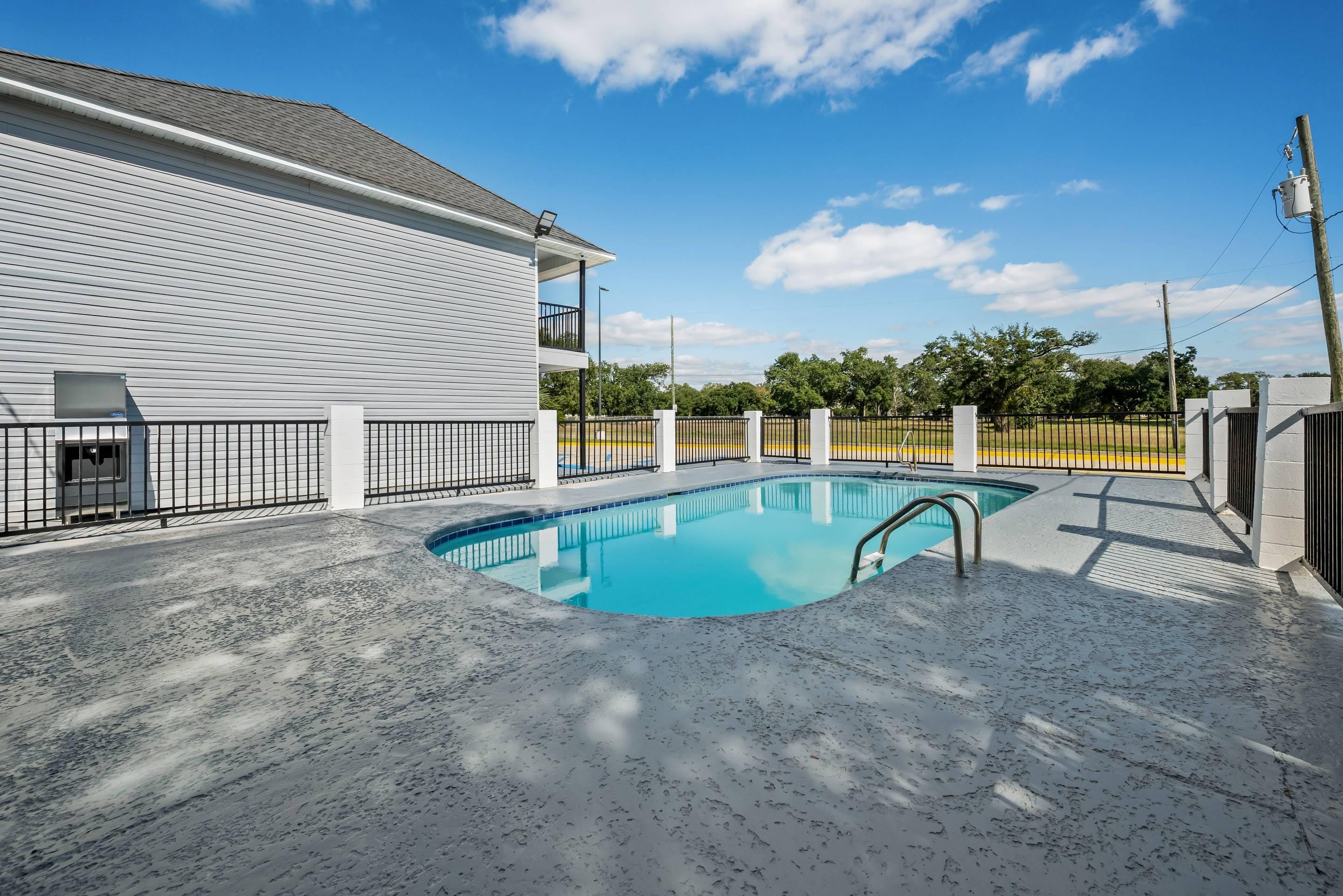 בריכה תמונה