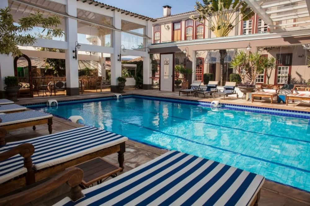 בריכה תמונה