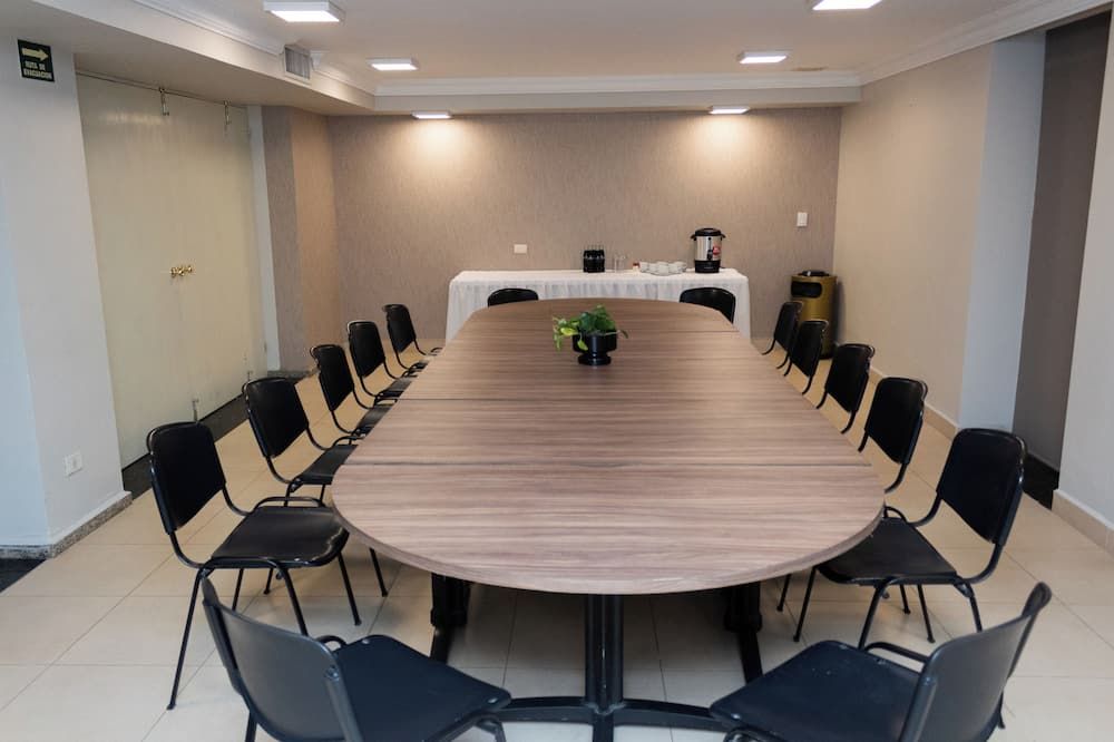 חדר ישיבות