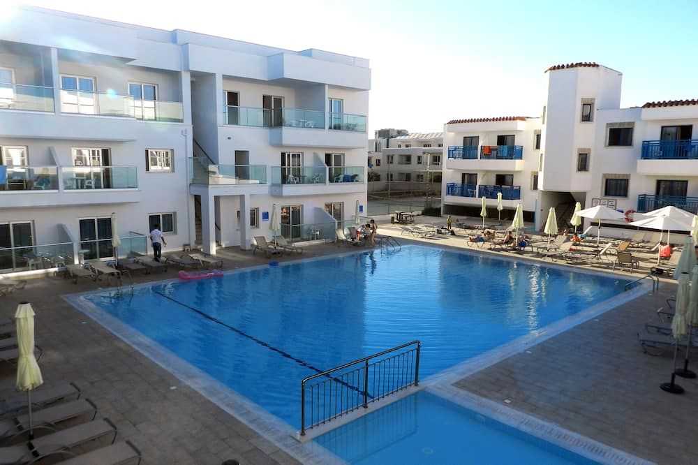 בריכה תמונה