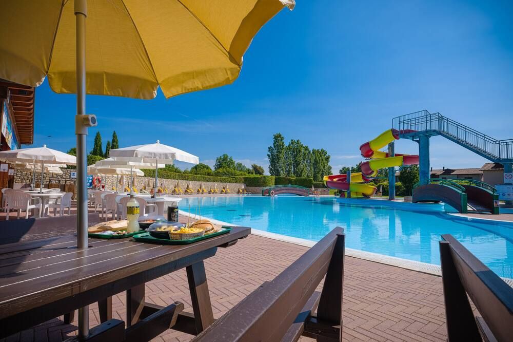 בריכה תמונה