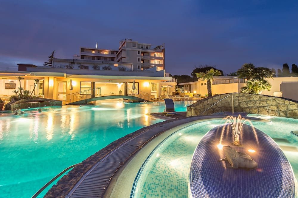 בריכה תמונה