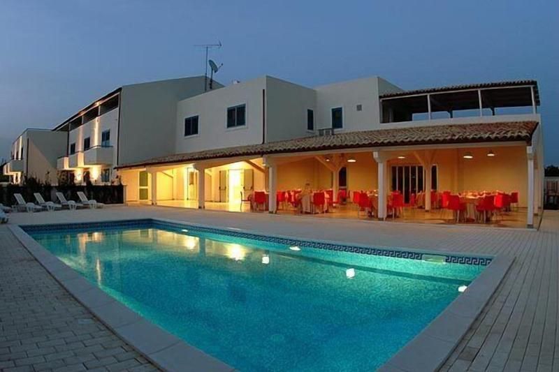 בריכה תמונה