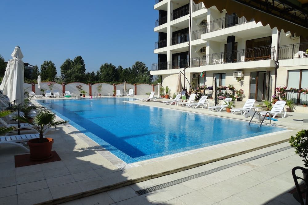 בריכה תמונה