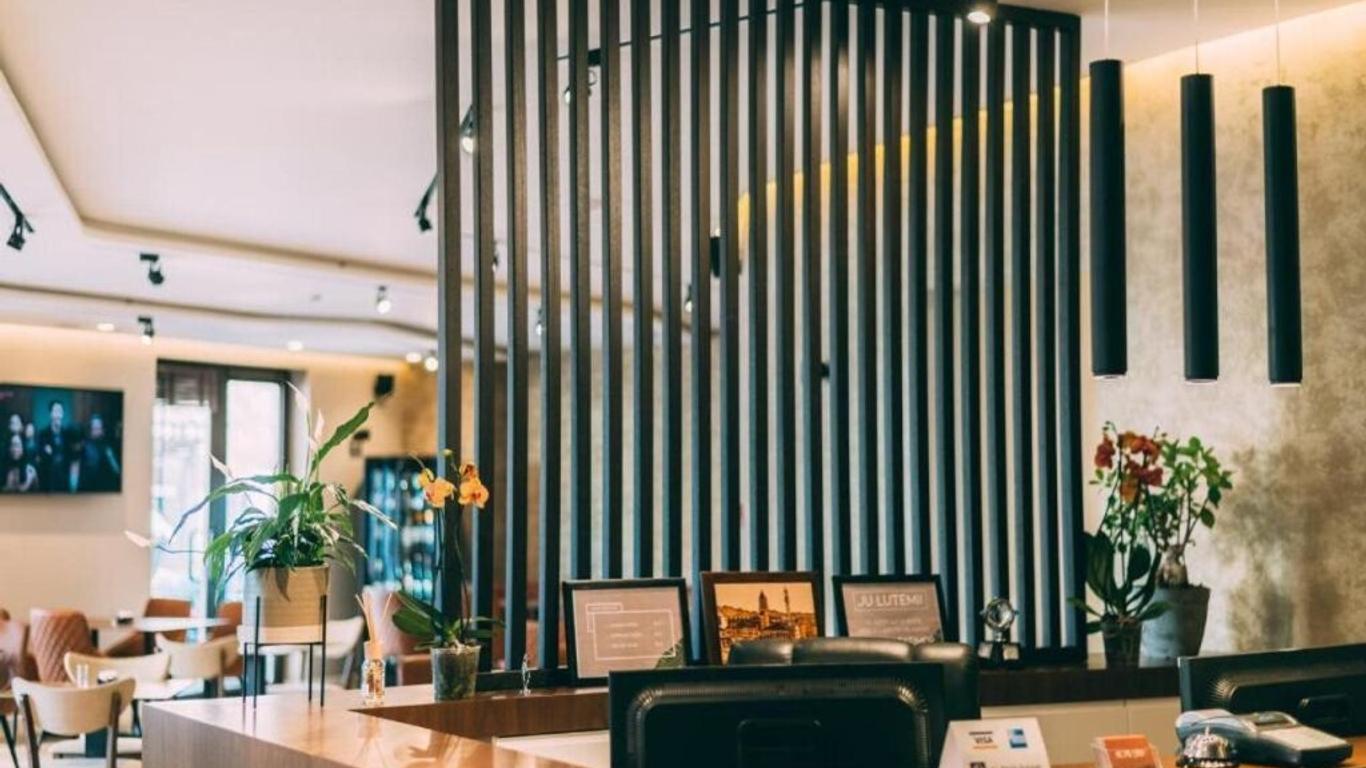 Hotel Stela Center