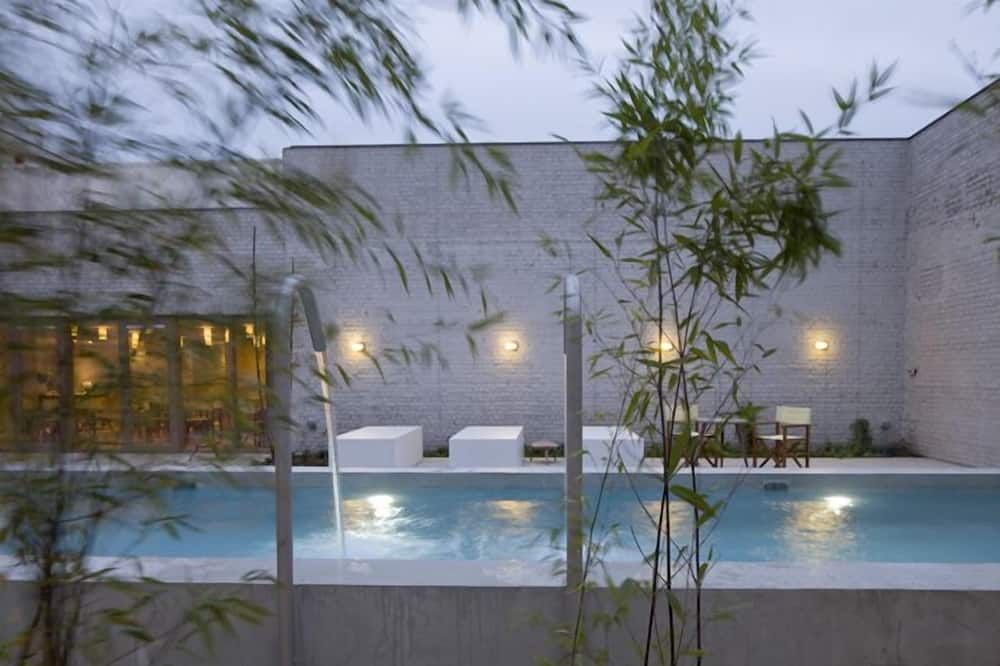 בריכה תמונה