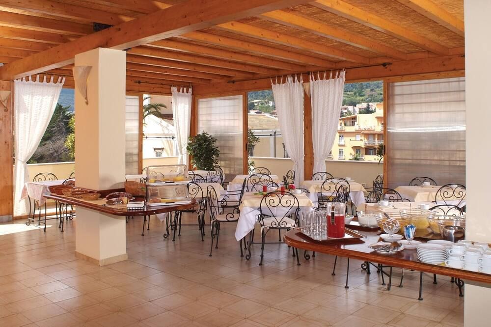 מסעדה תמונה