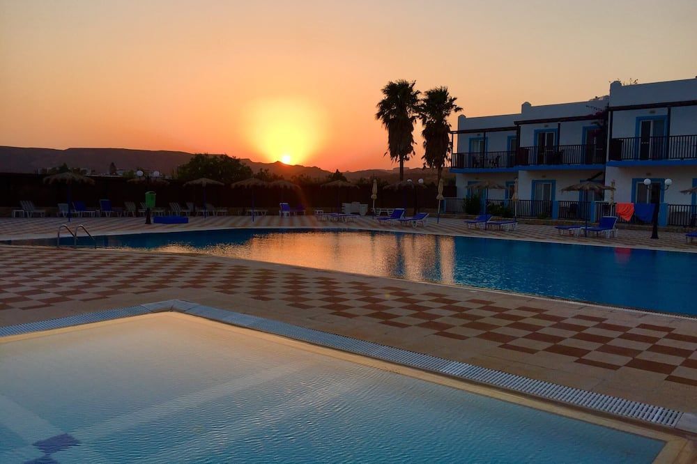 בריכה תמונה