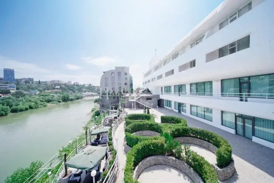 נוף חיצוני תמונה