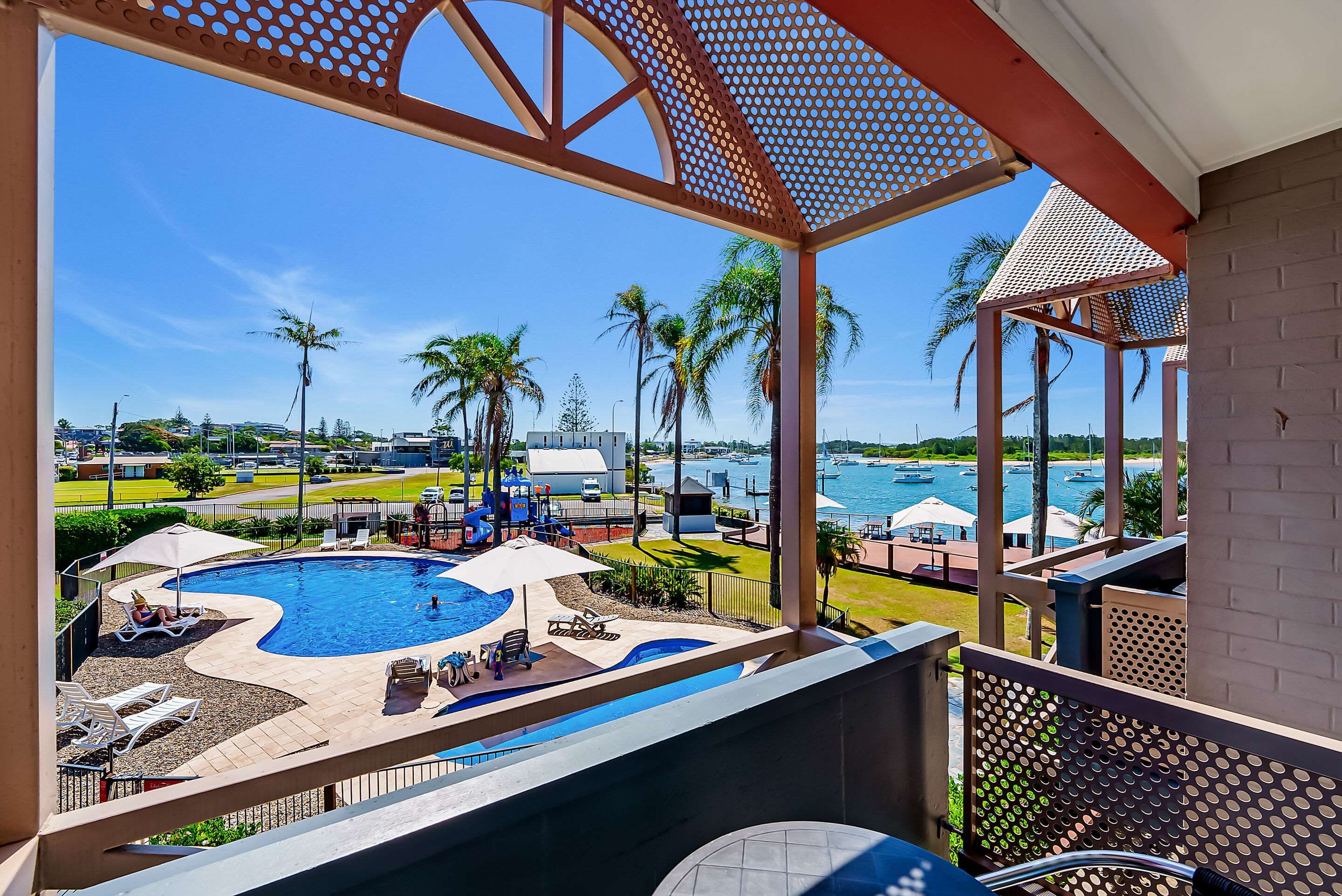 בריכה תמונה