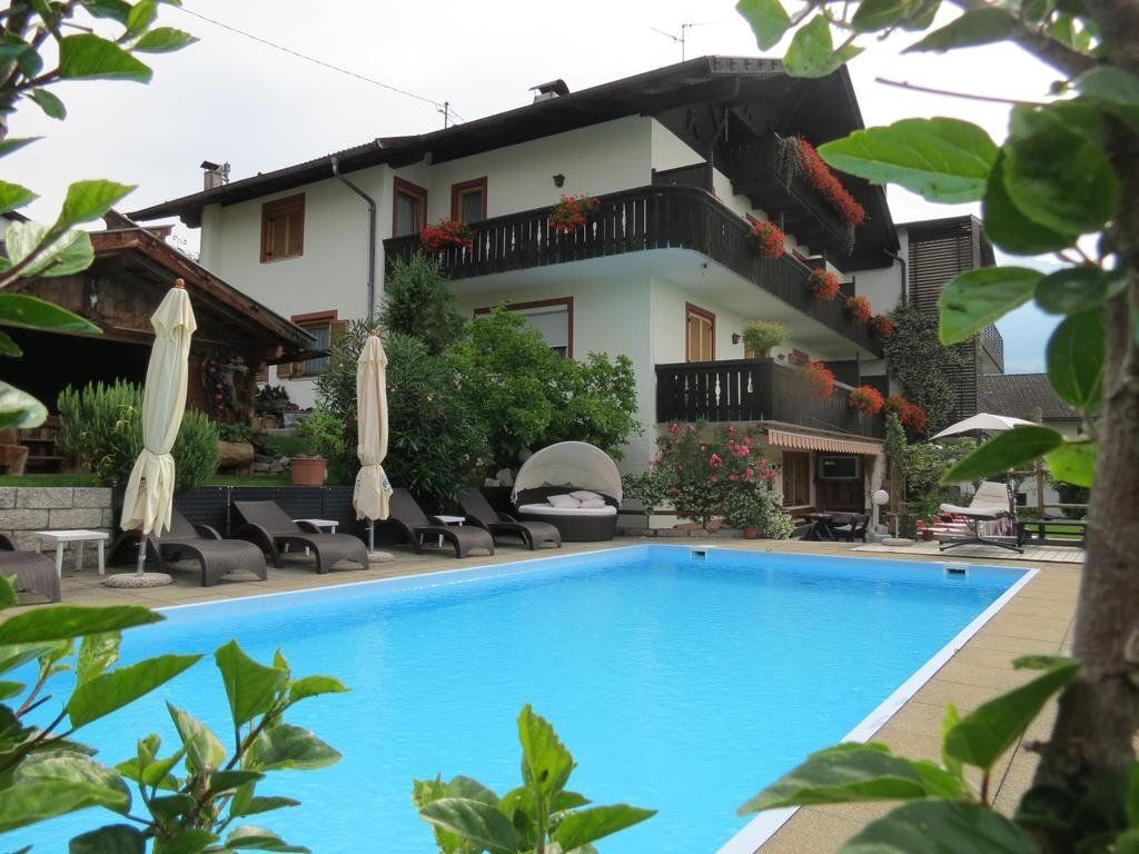 בריכה תמונה