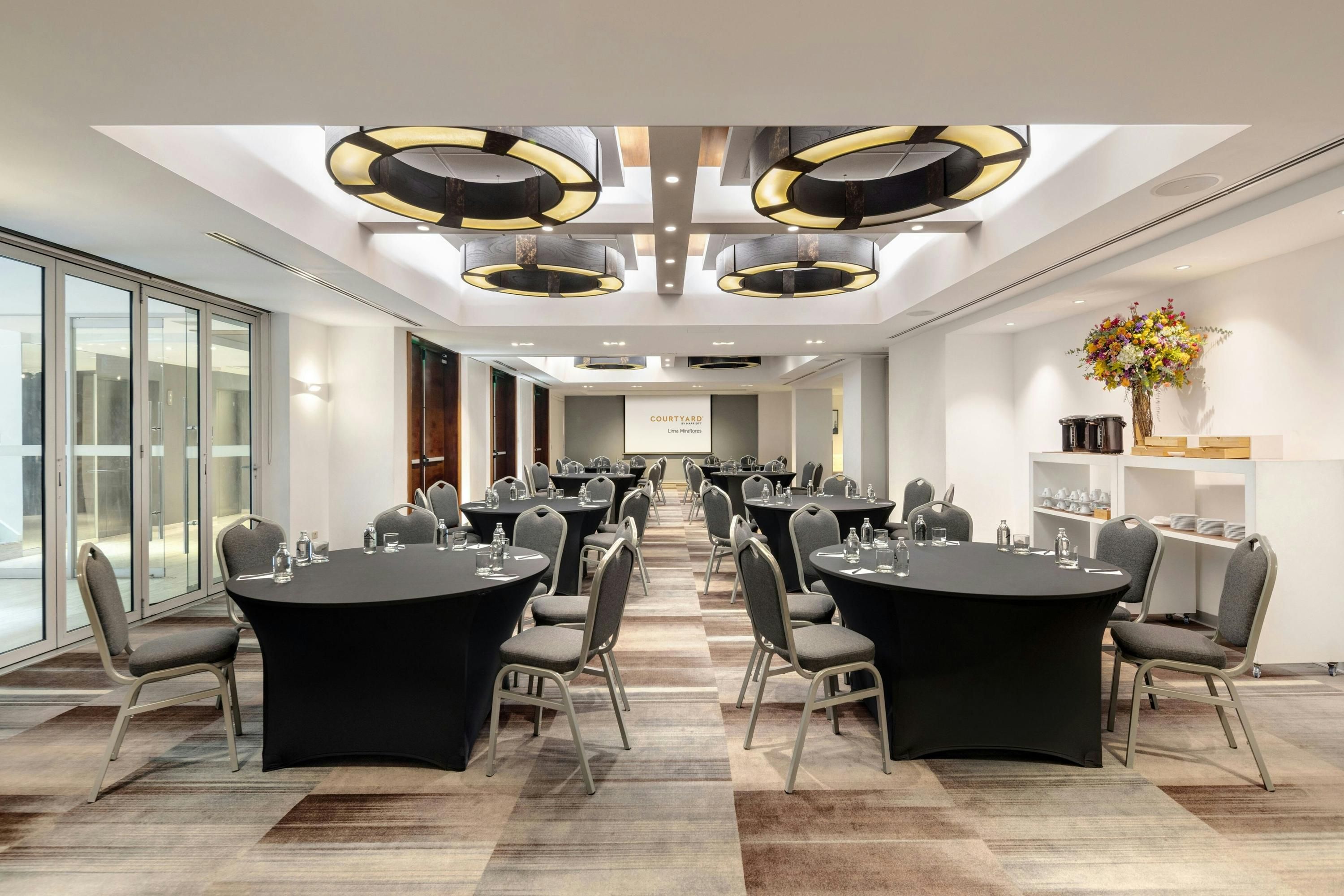 מסעדה תמונה