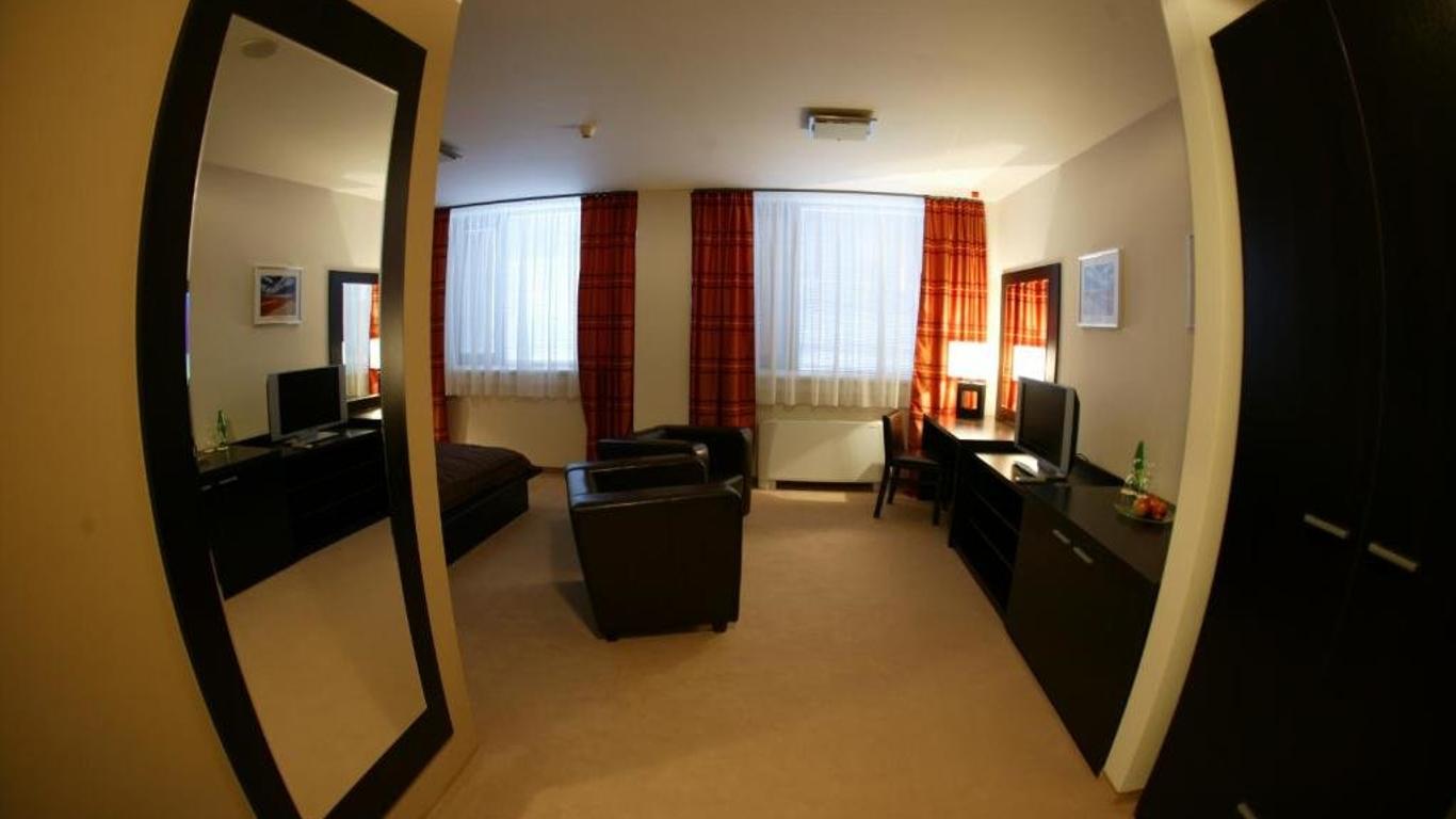 Aston Hotel