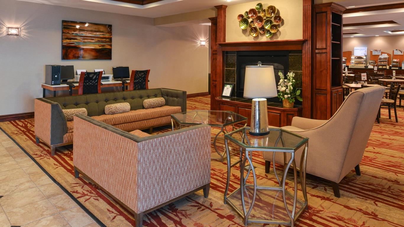 Holiday Inn Express & Suites Cherry, An IHG Hotel