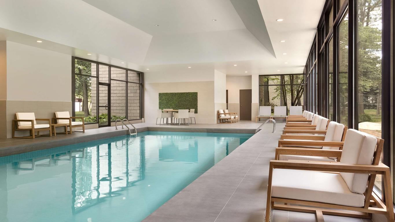 DoubleTree by Hilton Toronto Airport West