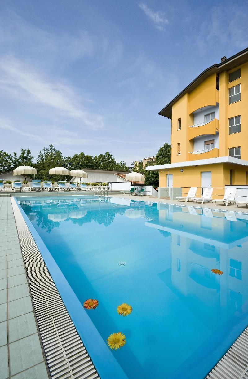 בריכה תמונה