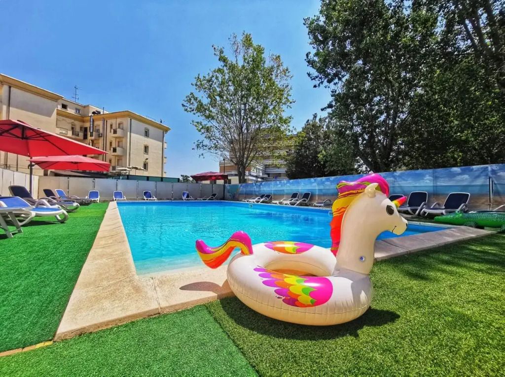 בריכה תמונה