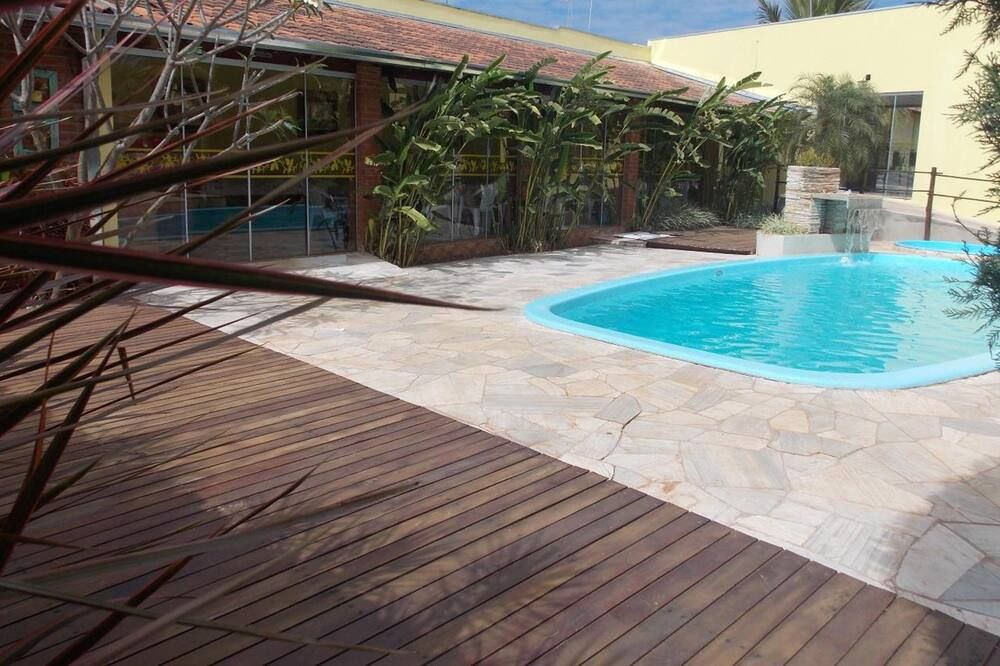 בריכה תמונה