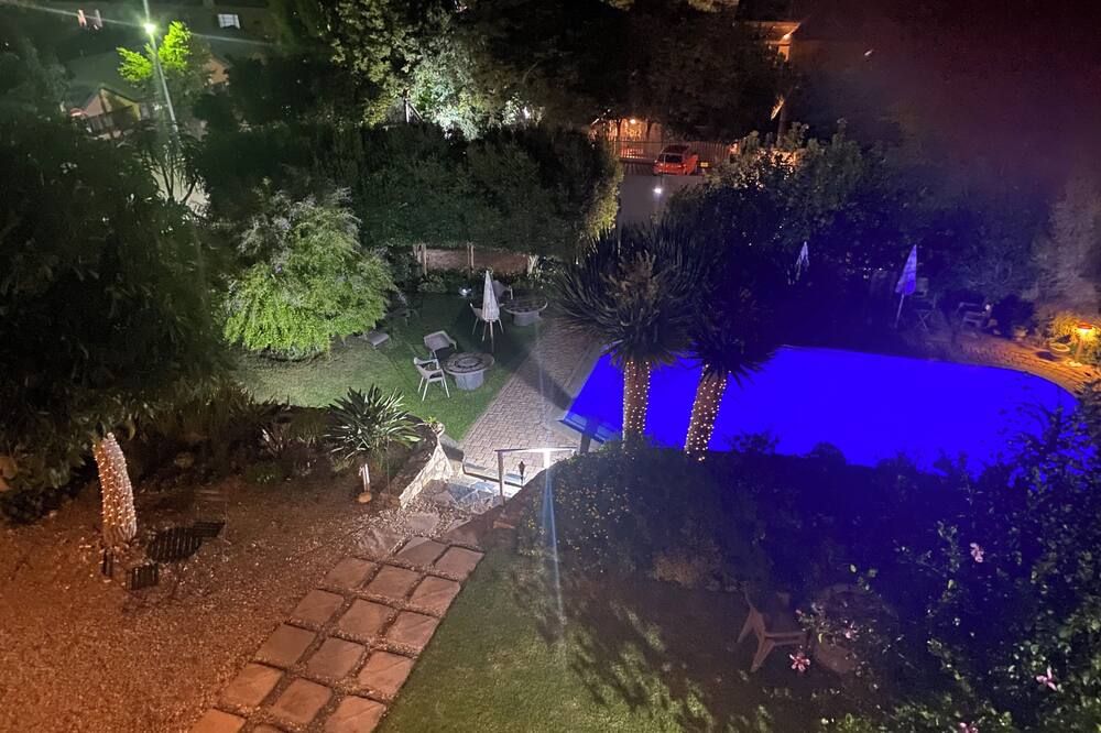 נוף חיצוני תמונה