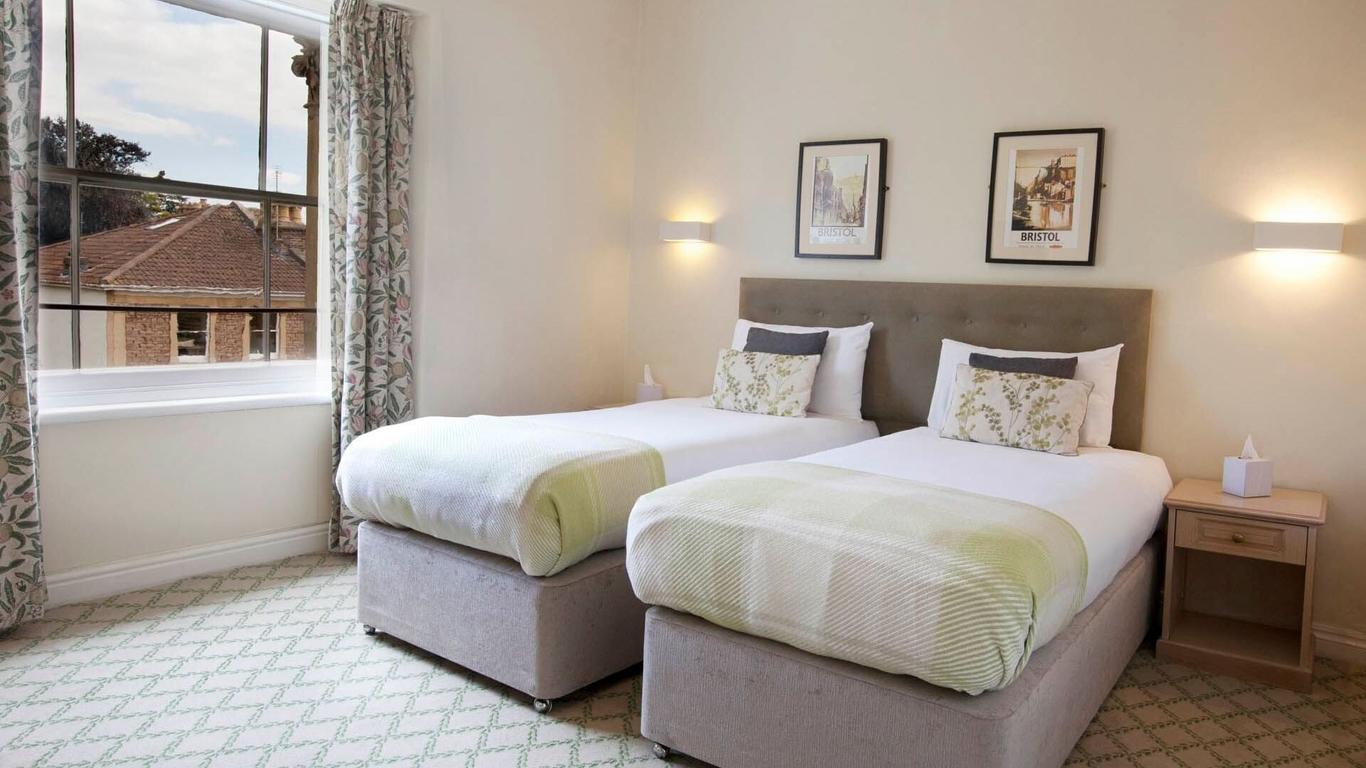 Victoria Square Hotel
