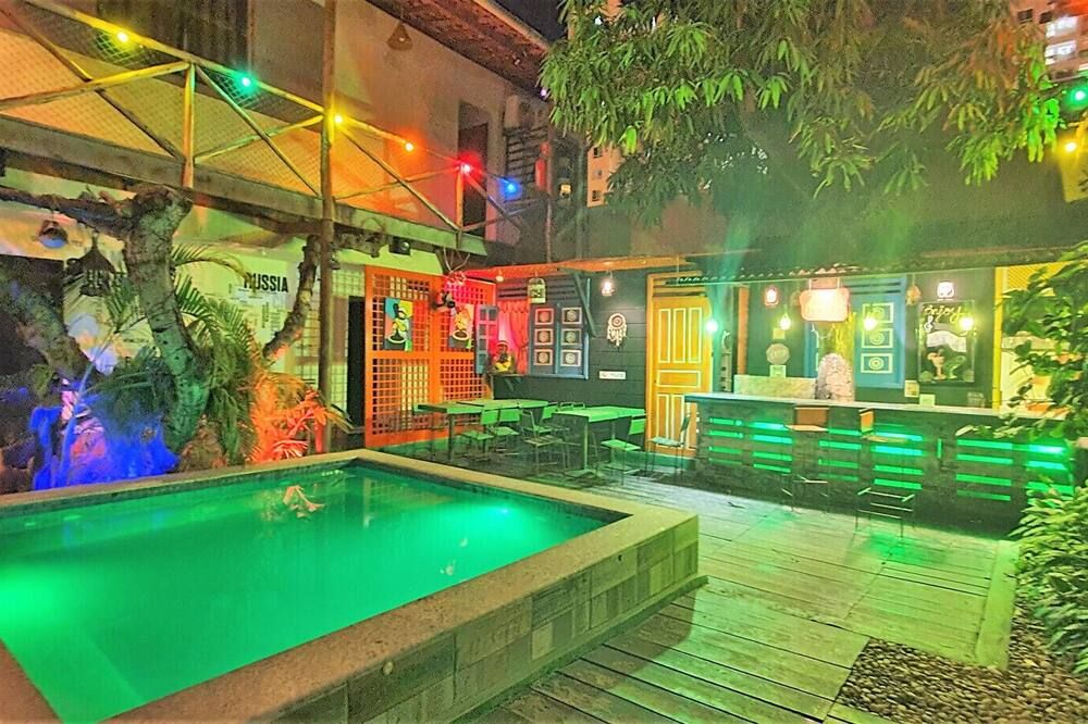 בריכה תמונה