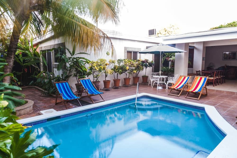 בריכה תמונה