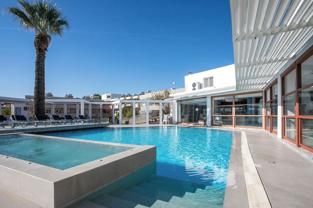 בריכה תמונה