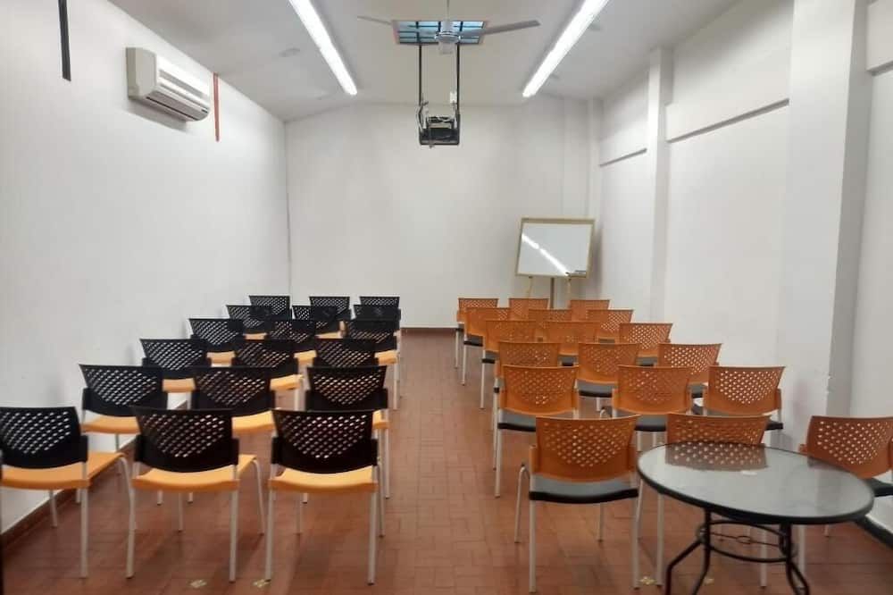 חדר ישיבות