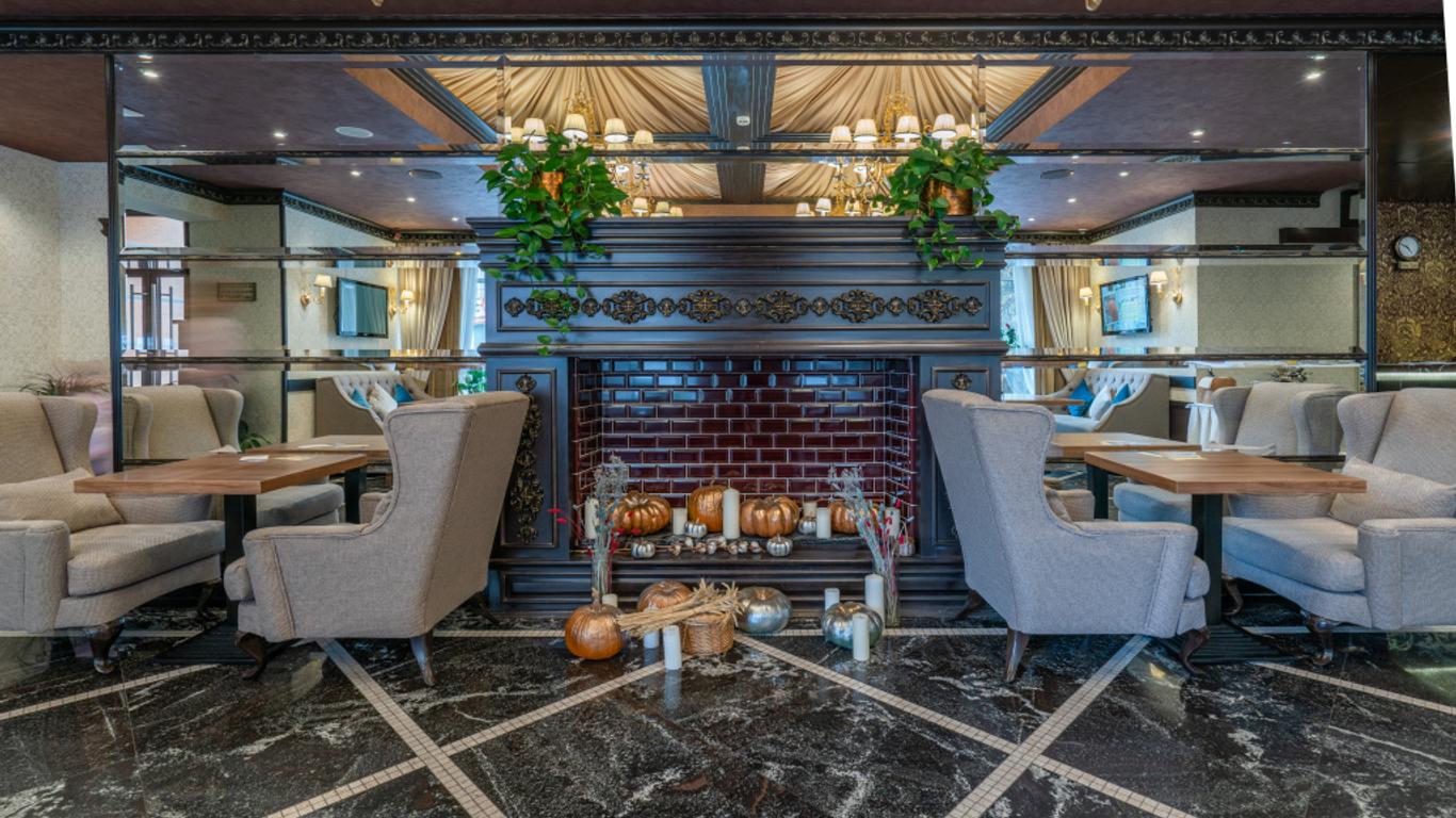 Attache Hotel