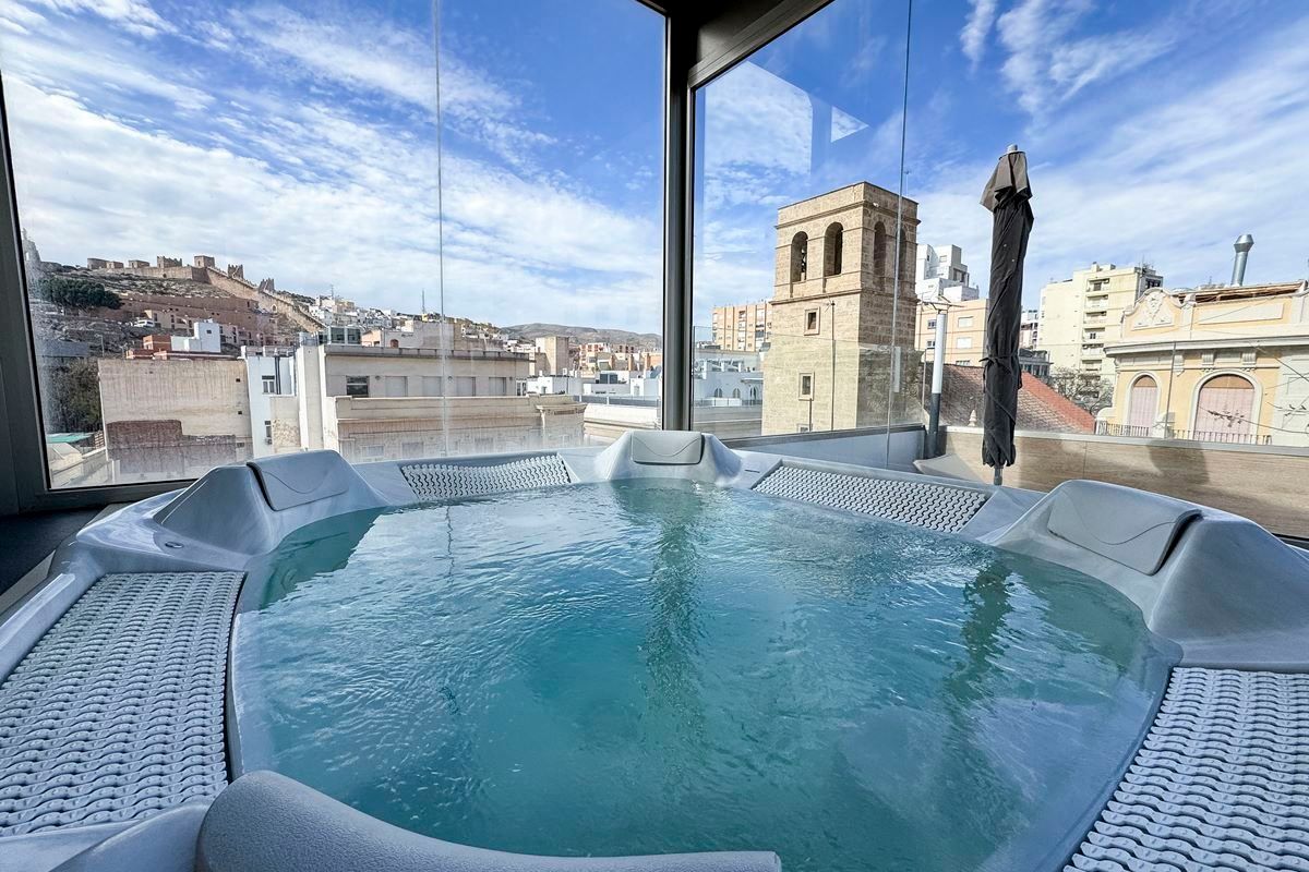 בריכה תמונה