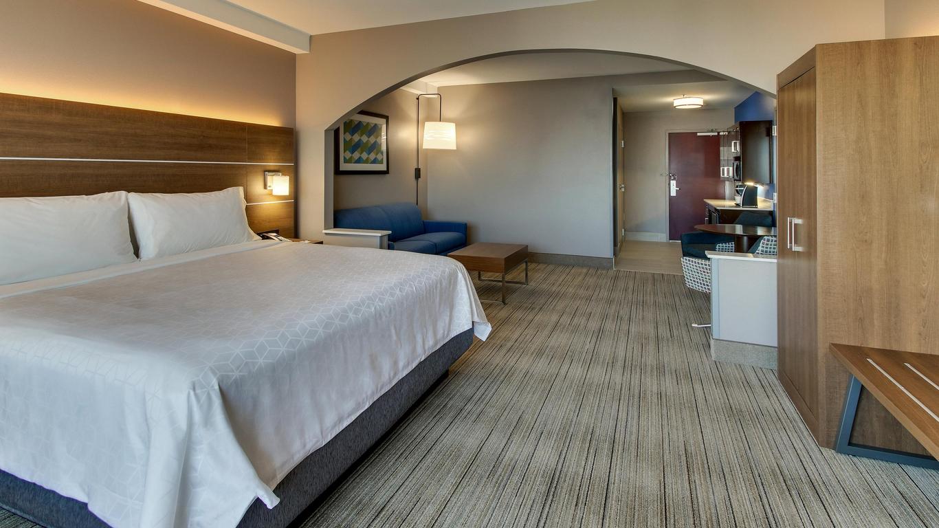 Holiday Inn Express Hotel & Suites Columbus-Fort Benning, An Ihg Hotel