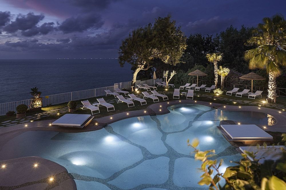 בריכה תמונה