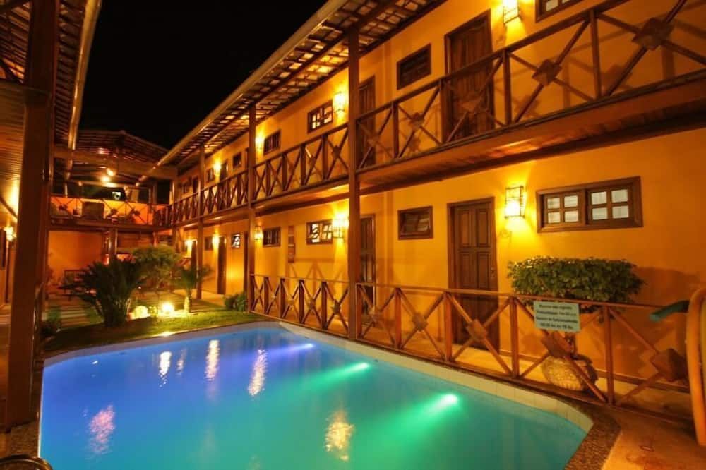 בריכה תמונה