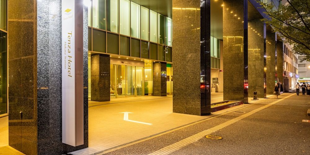 כניסה למלון