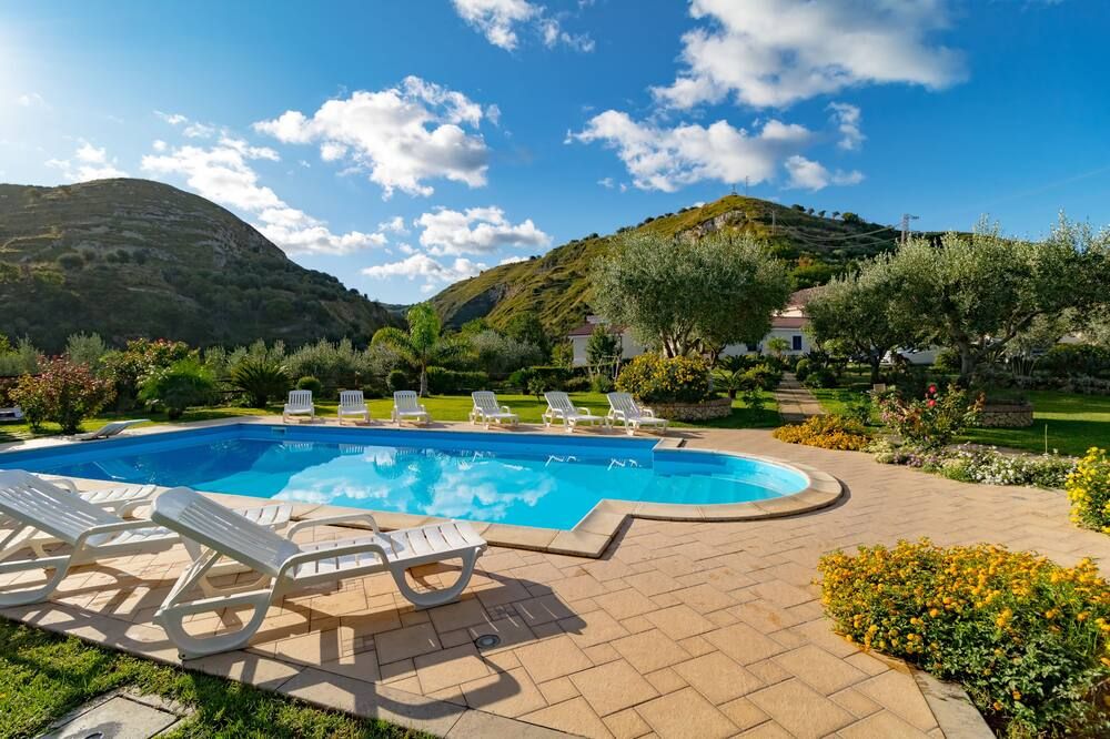 בריכה תמונה