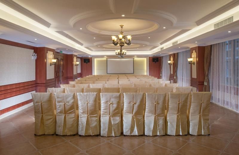 חדר ישיבות תמונה